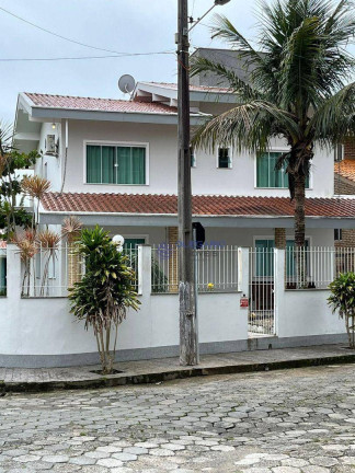 Imagem Sobrado com 6 Quartos à Venda, 243 m² em Centro - Penha Imagem Sobrado com 6 Quartos à Venda, 243 m² em Centro - Penha