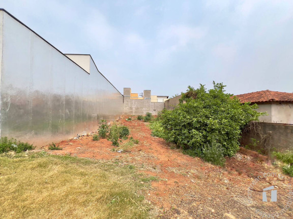Terreno à Venda, 250 m² em Jardim Ypê - Botucatu
