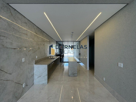 Imagem Casa com 3 Quartos à Venda, 400 m² em Guará I - Brasília Imagem Casa com 3 Quartos à Venda, 400 m² em Guará I - Brasília