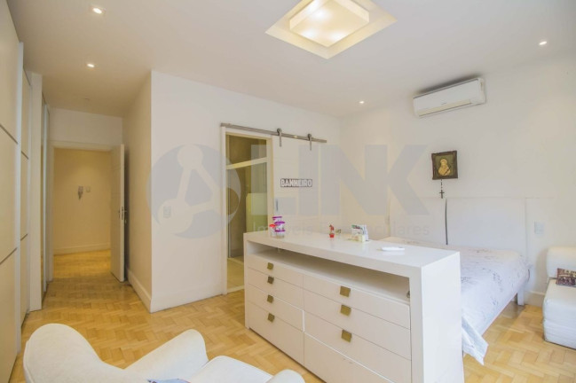 Imagem Apartamento com 4 Quartos à Venda, 251 m² em Moinhos De Vento - Porto Alegre