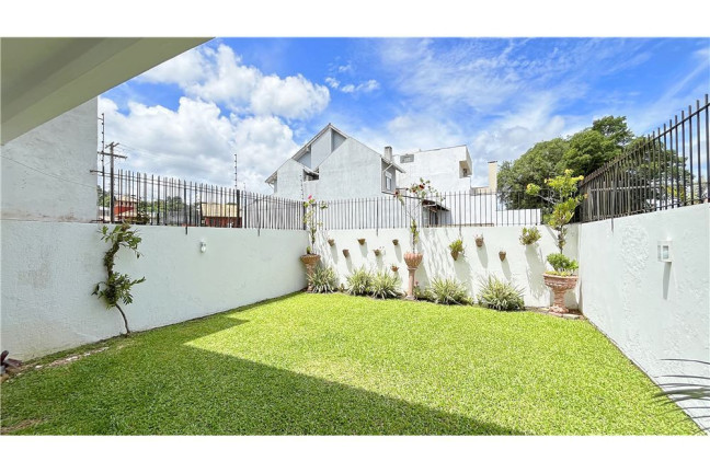 Imagem Casa com 3 Quartos à Venda, em Hípica - Porto Alegre Imagem Casa com 3 Quartos à Venda, em Hípica - Porto Alegre