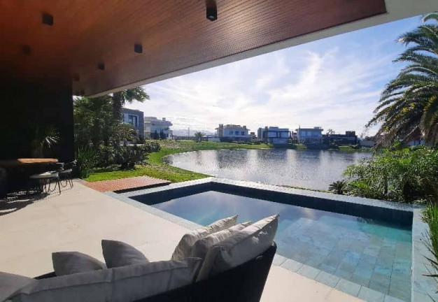 Imagem Casa com 5 Quartos à Venda, 200 m² em Arpoador - Xangri-lá Imagem Casa com 5 Quartos à Venda, 200 m² em Arpoador - Xangri-lá