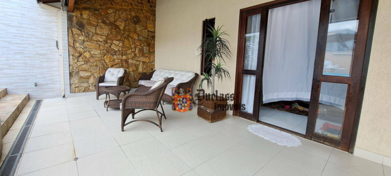 Imagem Sobrado com 4 Quartos à Venda, 246 m² em Jardim Aruan - Caraguatatuba Imagem Sobrado com 4 Quartos à Venda, 246 m² em Jardim Aruan - Caraguatatuba