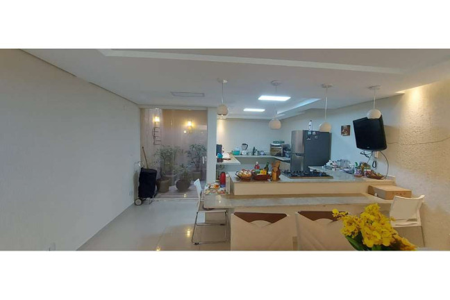 Imagem Casa com 4 Quartos à Venda, em Cambuci - São Paulo Imagem Casa com 4 Quartos à Venda, em Cambuci - São Paulo