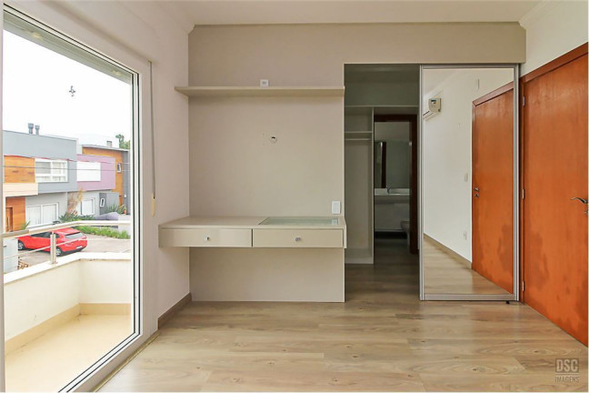 Imagem Casa com 3 Quartos à Venda, em Hípica - Porto Alegre Imagem Casa com 3 Quartos à Venda, em Hípica - Porto Alegre