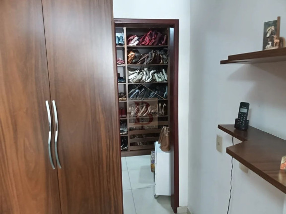 Imagem Imóvel com 4 Quartos à Venda, 243 m² em Icaraí - Niterói Imagem Imóvel com 4 Quartos à Venda, 243 m² em Icaraí - Niterói