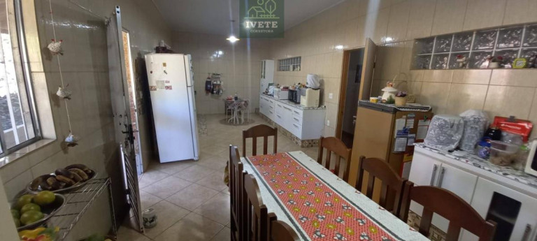Imagem Casa com 3 Quartos à Venda, 190 m²