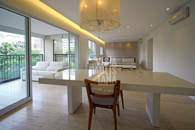 Apartamento com 3 Quartos para Alugar, 192 m² em Vila Nova Conceição - São Paulo