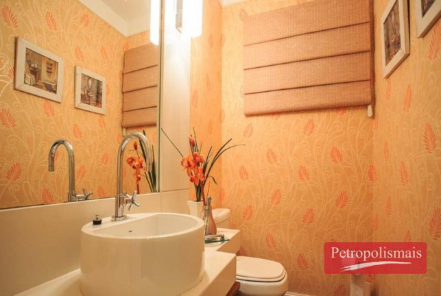 Imagem Casa de Condomínio com 3 Quartos à Venda,  em Quitandinha - Petrópolis