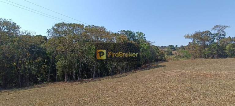 Imagem Imóvel com 3 Quartos à Venda, 532.400 m² em Itaqueri Da Serra - Itirapina