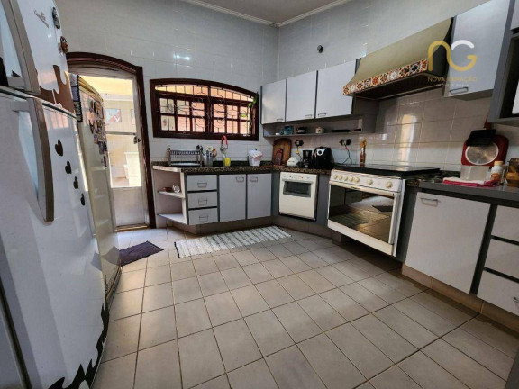 Imagem Sobrado com 3 Quartos à Venda, 360 m² em Canto Do Forte - Praia Grande