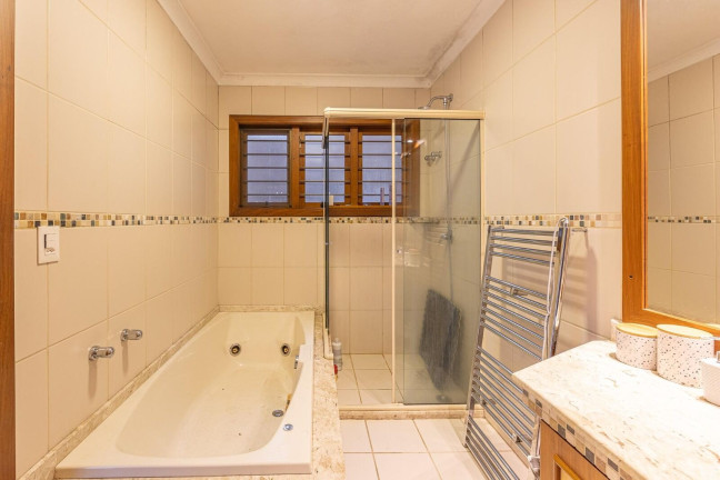 Imagem Casa com 4 Quartos à Venda, 269 m² em Chácara Das Pedras - Porto Alegre Imagem Casa com 4 Quartos à Venda, 269 m² em Chácara Das Pedras - Porto Alegre