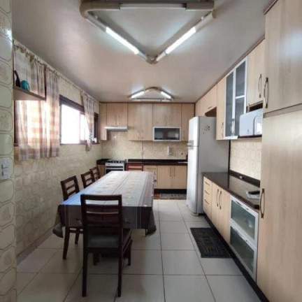 Imagem Casa com 5 Quartos à Venda, 240 m² em São Lourenço - Curitiba