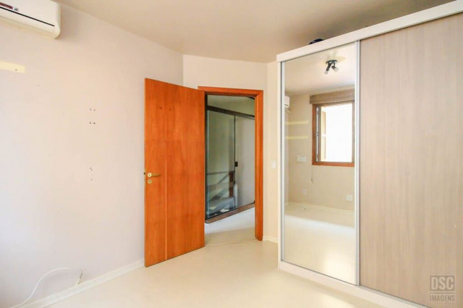Imagem Casa de Condomínio com 3 Quartos à Venda, 138 m² em Ipanema - Porto Alegre