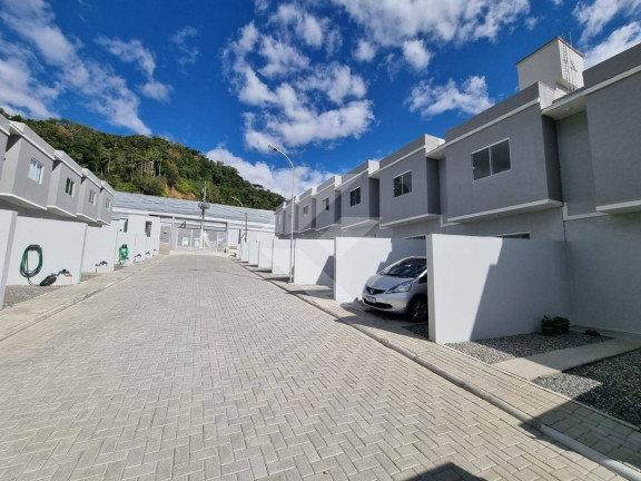 Imagem Casa com 2 Quartos à Venda, 76 m² em Espinheiros - Itajaí Imagem Casa com 2 Quartos à Venda, 76 m² em Espinheiros - Itajaí