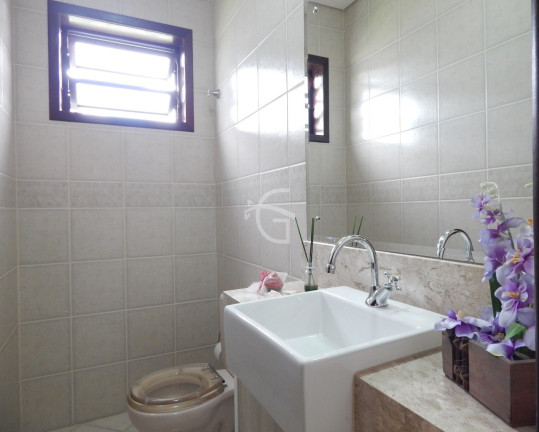 Imagem Casa com 4 Quartos à Venda, 206 m² em América - Joinville Imagem Casa com 4 Quartos à Venda, 206 m² em América - Joinville