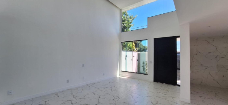 Imagem Casa com 3 Quartos à Venda, 300 m² em Santa Cruz - Rio De Janeiro Imagem Casa com 3 Quartos à Venda, 300 m² em Santa Cruz - Rio De Janeiro