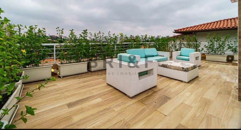 Imagem Casa com 3 Quartos à Venda, 550 m² em Pacaembu - São Paulo