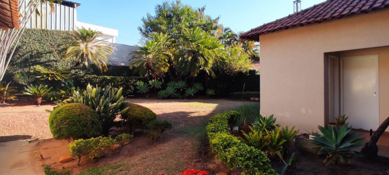 Imagem Casa com 3 Quartos à Venda, 277 m² em Centro - Birigui