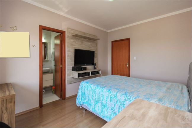 Imagem Casa com 3 Quartos à Venda,  em Hípica - Porto Alegre