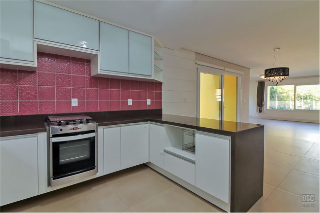Imagem Casa com 3 Quartos à Venda, em Hípica - Porto Alegre Imagem Casa com 3 Quartos à Venda, em Hípica - Porto Alegre