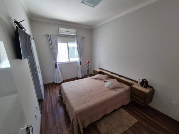 Imagem Casa com 3 Quartos à Venda, 300 m² em Centro - Pouso Alegre Imagem Casa com 3 Quartos à Venda, 300 m² em Centro - Pouso Alegre