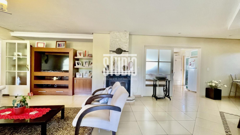 Imagem Casa com 3 Quartos à Venda, 3.000 m² em Centro - Garibaldi Imagem Casa com 3 Quartos à Venda, 3.000 m² em Centro - Garibaldi
