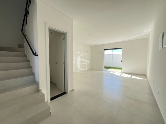Imagem Casa com 3 Quartos à Venda, em Vila Nova - Joinville Imagem Casa com 3 Quartos à Venda, em Vila Nova - Joinville