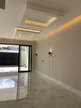 Imagem Casa com 3 Quartos à Venda, 210 m² Imagem Casa com 3 Quartos à Venda, 210 m²