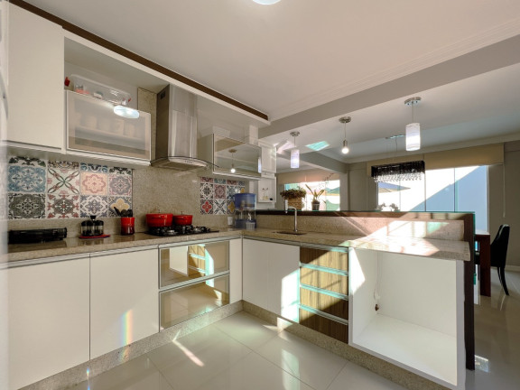 Imagem Casa com 4 Quartos à Venda, 290 m² em Estreito - Florianópolis