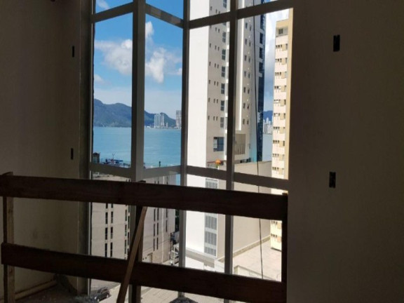 Imagem Imóvel com 3 Quartos à Venda, 212 m² em Pioneiros - Balneário Camboriú