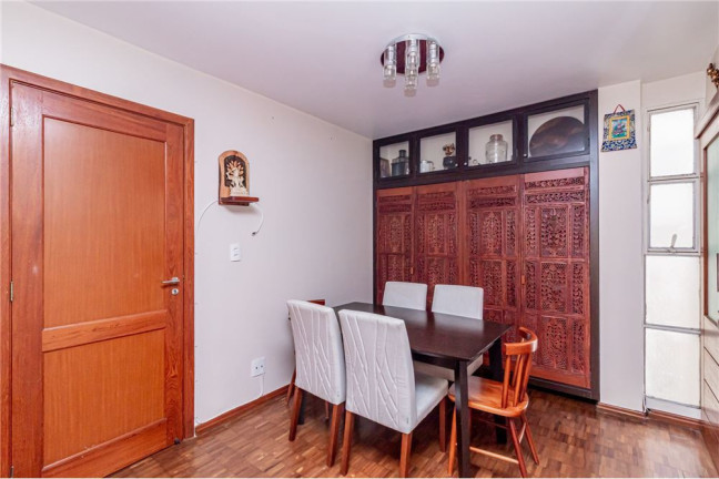 Imagem Imóvel com 3 Quartos à Venda, em Rio Branco - Porto Alegre Imagem Imóvel com 3 Quartos à Venda, em Rio Branco - Porto Alegre