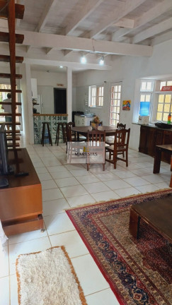 Casa com 5 Quartos à Venda, 250 m² em Camburi - São Sebastião