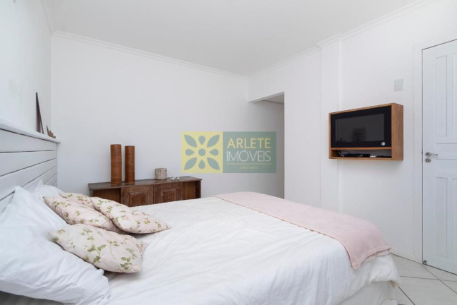 Imagem Casa com 6 Quartos à Venda, 805 m² em Centro - Bombinhas Imagem Casa com 6 Quartos à Venda, 805 m² em Centro - Bombinhas