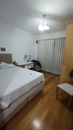 Imagem Casa com 3 Quartos à Venda, 240 m² em Cajuru - Curitiba Imagem Casa com 3 Quartos à Venda, 240 m² em Cajuru - Curitiba