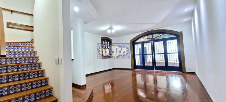 Imagem Casa com 5 Quartos à Venda, 300 m² em Jardim Botânico - Rio De Janeiro Imagem Casa com 5 Quartos à Venda, 300 m² em Jardim Botânico - Rio De Janeiro