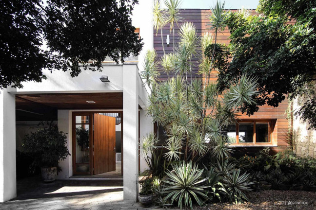 Imagem Casa com 4 Quartos à Venda, 900 m² em Vila Assunção - Porto Alegre Imagem Casa com 4 Quartos à Venda, 900 m² em Vila Assunção - Porto Alegre
