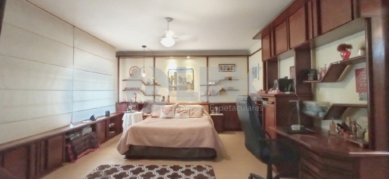 Imagem Casa com 3 Quartos à Venda, 374 m² em Jardim Lindóia - Porto Alegre
