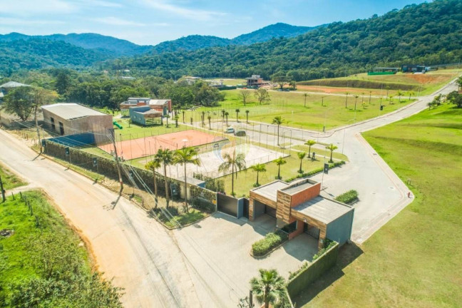 Terreno à Venda,  em Rio Pequeno - Camboriú