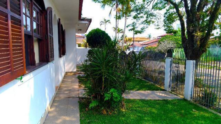 Imagem Casa com 3 Quartos à Venda, 250 m² em Córrego Grande - Florianópolis