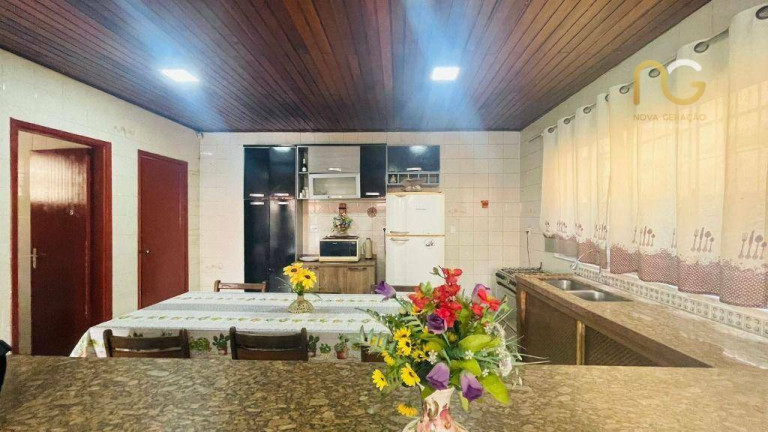 Imagem Casa com 4 Quartos à Venda, 300 m² em Canto Do Forte - Praia Grande Imagem Casa com 4 Quartos à Venda, 300 m² em Canto Do Forte - Praia Grande