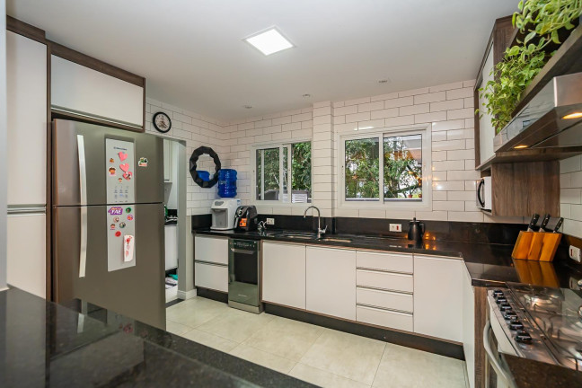 Imagem Sobrado com 5 Quartos à Venda, 213 m² em Abranches - Curitiba Imagem Sobrado com 5 Quartos à Venda, 213 m² em Abranches - Curitiba