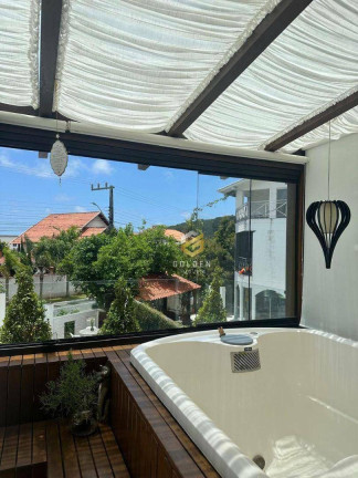Imagem Casa com 3 Quartos à Venda, 350 m² em Praia Das Taquaras - Balneário Camboriú Imagem Casa com 3 Quartos à Venda, 350 m² em Praia Das Taquaras - Balneário Camboriú