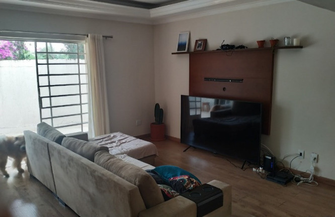 Casa com 3 Quartos para Alugar, 230 m² em Granja Julieta - São Paulo