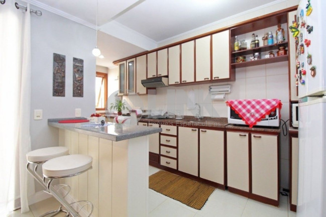 Imagem Casa com 3 Quartos à Venda, 225 m² em Jardim Itu - Porto Alegre