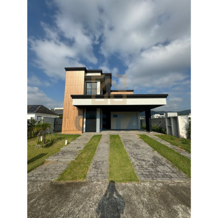 Casa com 4 Quartos à Venda, 225 m² em Santa Regina  - Camboriú