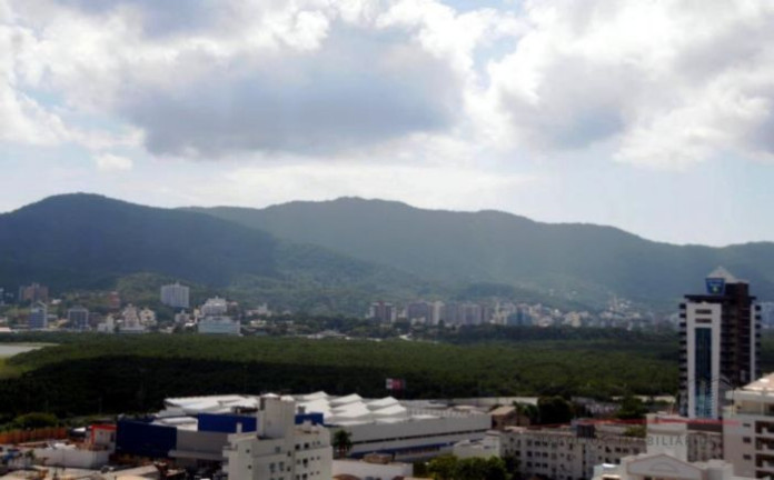 Imagem Apartamento com 3 Quartos à Venda, 239 m² em Agronômica - Florianópolis