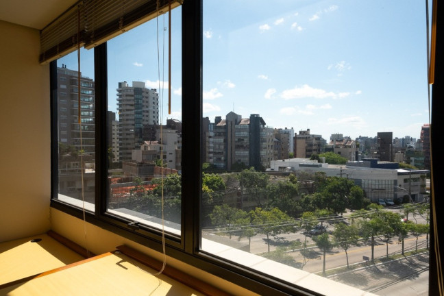 Sala Comercial à Venda, 37 m² em Três Figueiras - Porto Alegre
