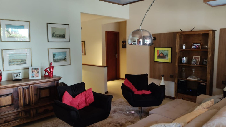 Imagem Casa com 4 Quartos à Venda, 295 m² em Cascata Do Imbuí - Teresópolis