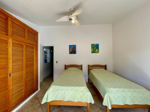 Imagem Casa com 4 Quartos para Temporada,  em Bombinhas